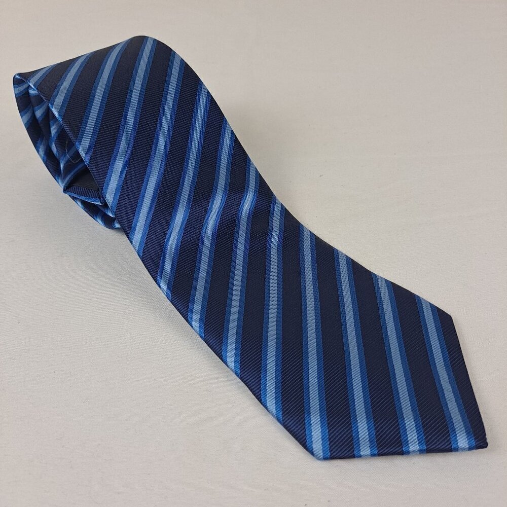 Unbranded Diagonal Striped Men's Tie Multiple Shades of Blue 100% Silk